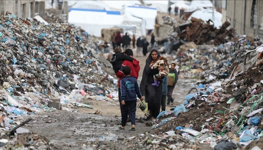  Khan Younis në Gaza përballet me krizën mjedisore dhe shëndetësore, ndërsa grumbullohen mbeturinat