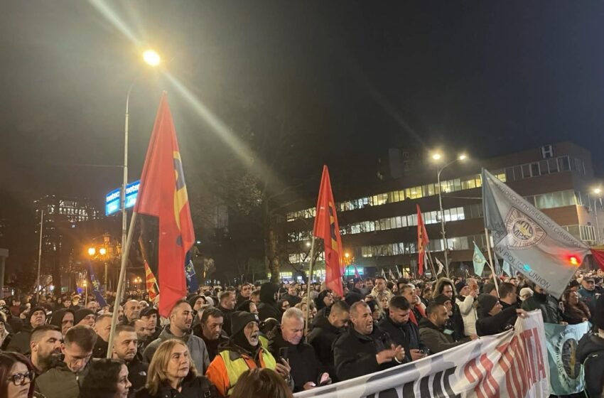  Punëtorët në protestë në Shkup, kërkojnë rritje të pagave