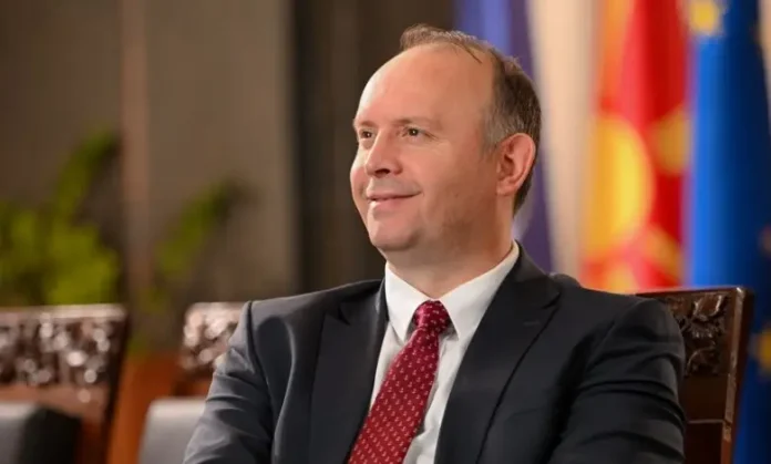  Kryeparlamentari Gashi uron besimtarët ortodoksë për Krishtlindje