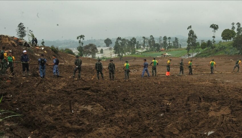  Rritet në 50 numri i viktimave nga rrëshqitjet e dheut në Indonezi