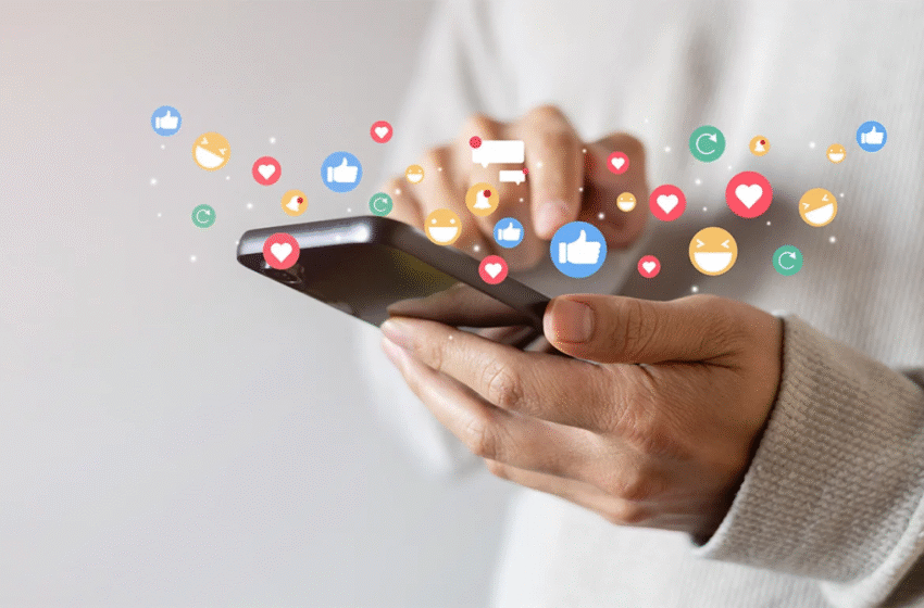  Greqia gati të bllokojë rrjetet sociale për fëmijët nën 15 vjeç