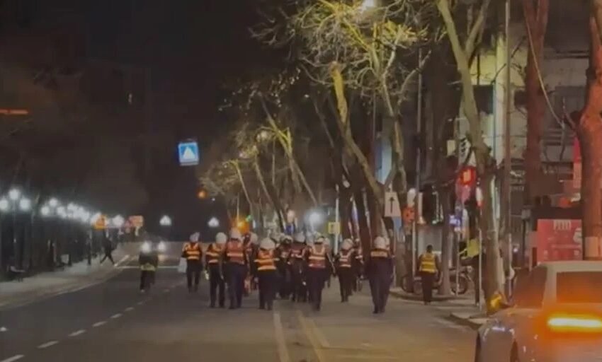  Nisin molotovët në protestën e Partisë Demokratike, protestuesit drejt Policisë së Shtetit