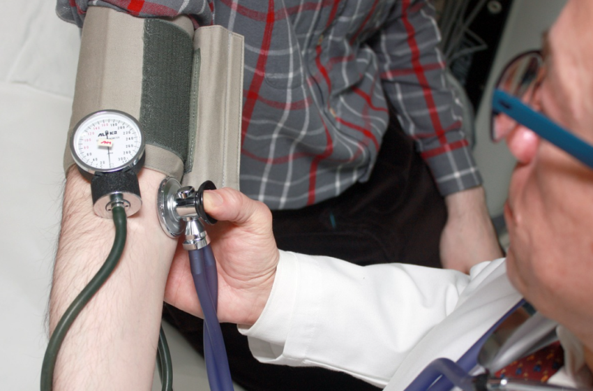  Mjekët do të mund të vazhdojnë të punojnë deri në 70 vjeç dhe të marrin pension