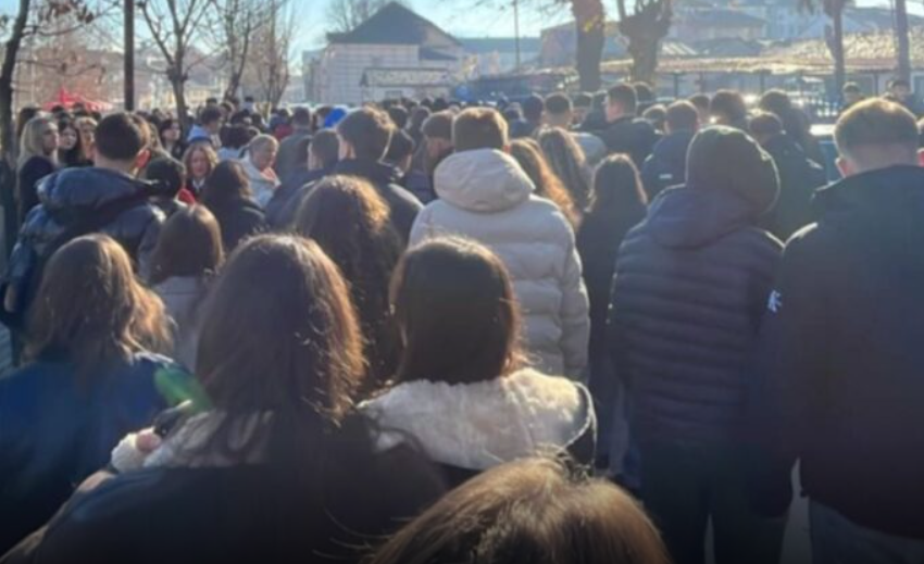  Alarmet e rreme për bomba nuk ndalen, sot përsëri evakuime në shkollat e Tetovës
