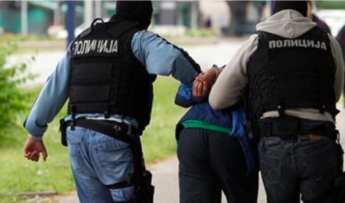 Arrestohet 26 vjeçari në Gostivar  policia i gjen marihuanë në xhep dhe gjatë bastisjes në shtëpi