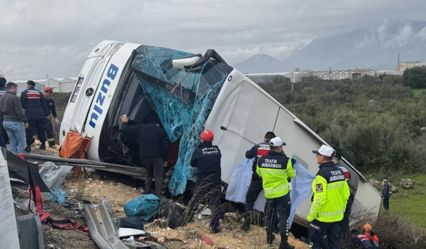  Nëntë të vdekur dhe 26 të plagosur nga përmbysja e një autobusi në Antalya