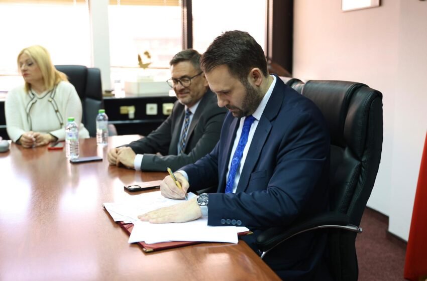  Durmishi: Pagat e nëpunësve administrativë do të rriten deri në 40%