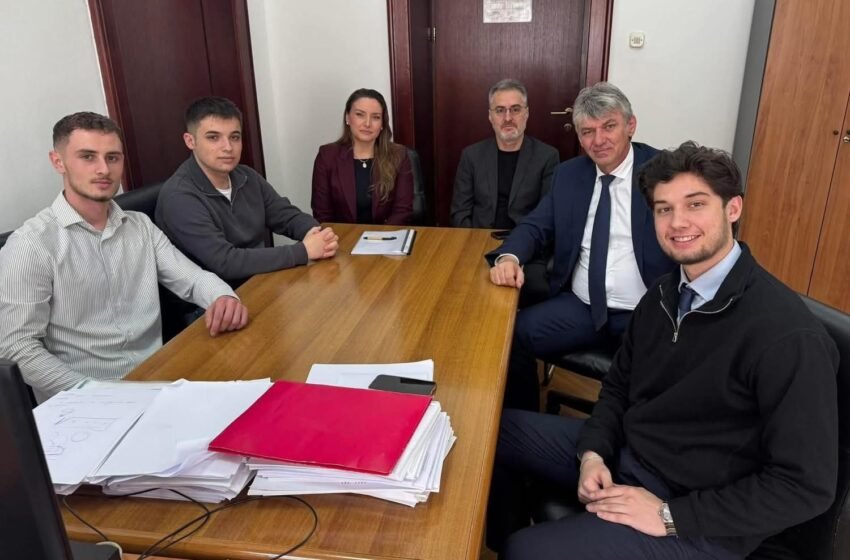  Provimi i jurisprudencës/ ASH e Selës dhe grupi iniciator i peticionit nënshkruan rezolutën për zbatimin e shqipes