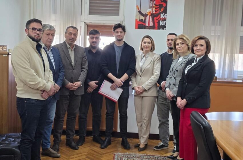  Musa Xhaferi dhe Blerim Bexheti në mbrojtje të shqipes! Firmosin rezolutën për provimin e jurisprudencës