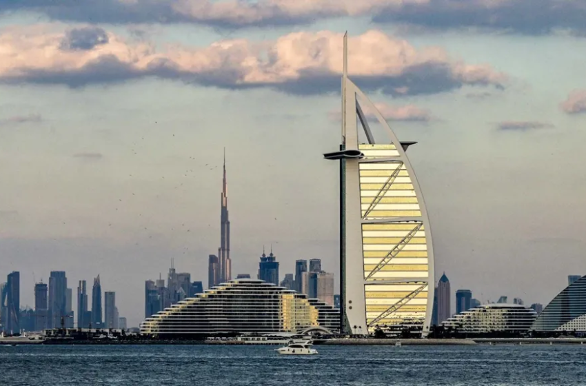  Filmoi raketa iraniane mbi Dubai, turisti britanik përballet me akuza për krim kibernetik