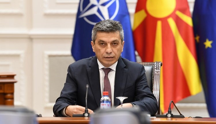 mexhiti-kostadinovskit-nese-te-pelqen-politika-largohu-nga-kushtetuesja