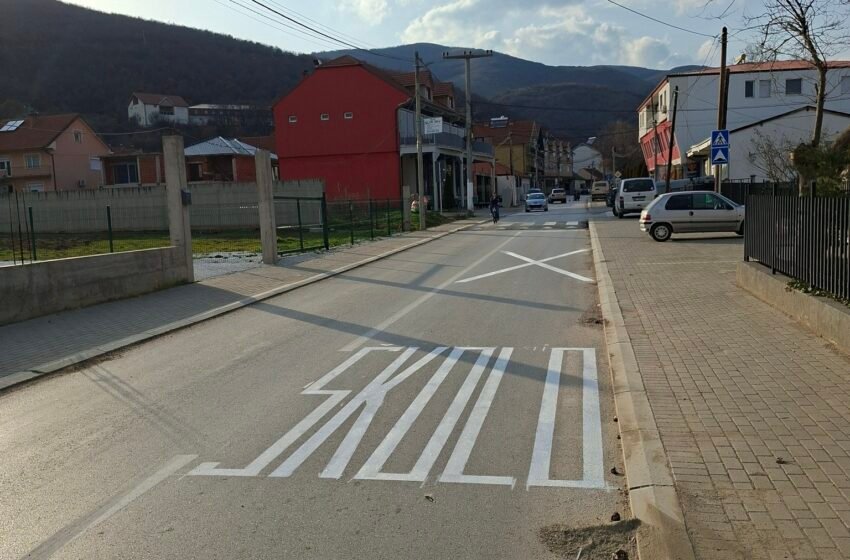  Si e mbron shqipen BDI-ja: Në Likovë me 100% shqiptarë, “ŠKOLO” shkruhet serbisht!