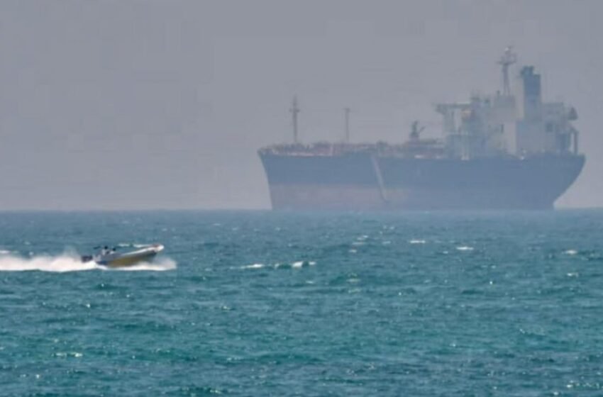  Vazhdon bllokimi në Ngushticën e Hormuzit, kthehen dy anije