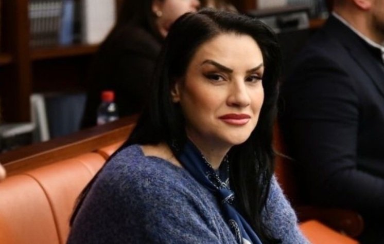 imeri-talat-xhaferi-e-bdi-e-miratuan-provimin-e-jurisprudences-vetem-ne-maqedonisht