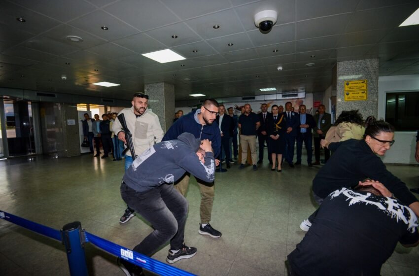  (Video)Nga kërcënimet te reagimi: aeroporti i Ohrit në stërvitje për situata ekstreme