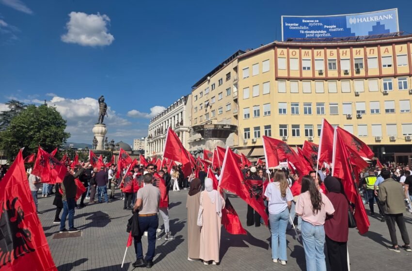  Fillon protesta e studentëve për provimin e jurisprudencës në shqip