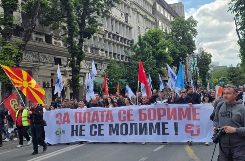  Fillon protesta e sindikatës