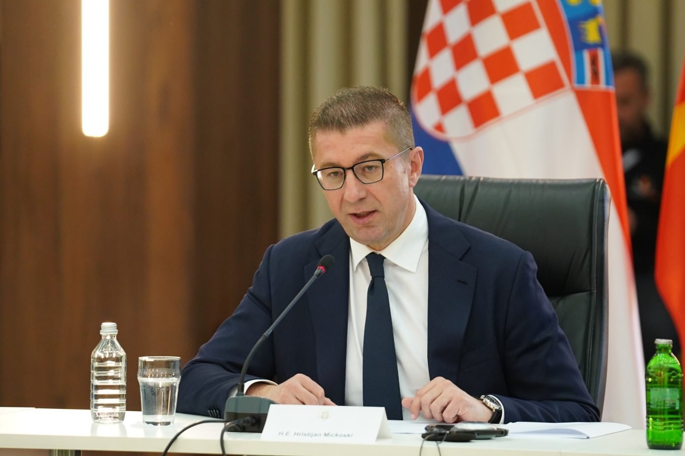 mickoski-qellimi-yne-eshte-be-ja-nuk-ka-me-mundesi-te-bejme-leshime-per-identitetin