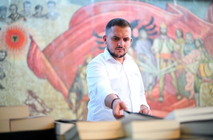  Albi Qamili viziton Panairin e Librit Shqip në Shkup: Kultura dhe libri shqip meritojnë mbështetje