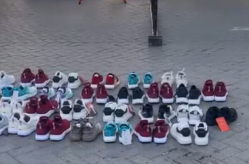  Simboli i veçantë në protestë, qytetarët vendosin atlete para Kryeministrisë për emigrantët e larguar nga vendi