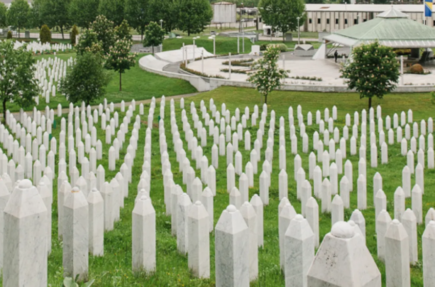 Në Potoçari varrosen dhjetë viktima në 31-vjetorin e gjenocidit të Srebrenicës