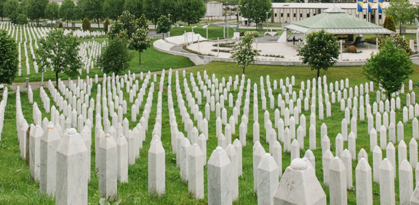 ne-potocari-varrosen-dhjete-viktima-ne-31-vjetorin-e-gjenocidit-te-srebrenices