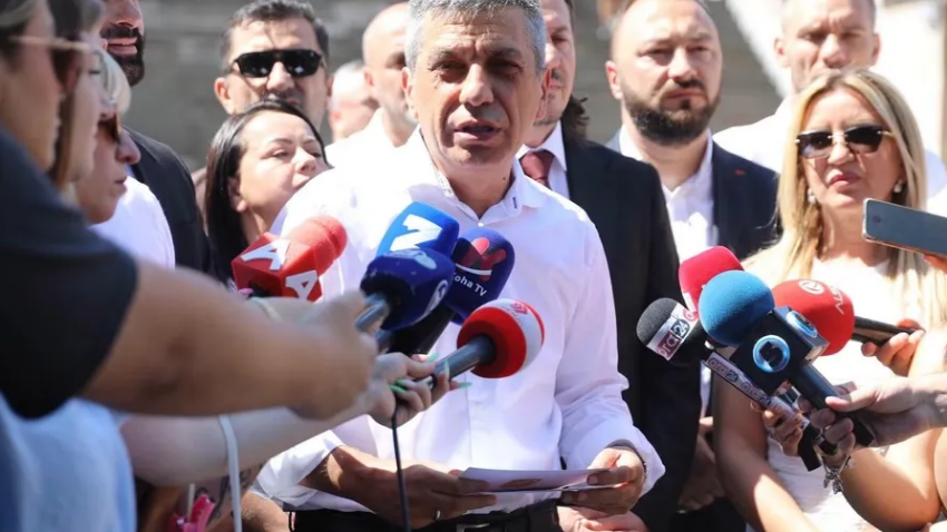  Izet Mexhiti zbulon dy zgjidhjet për kalimin e paligjshëm në Bit Pazar: semafor i ri apo shembja e urës