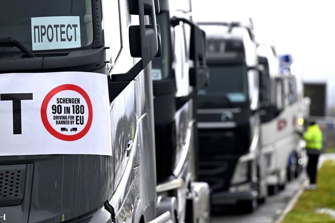 transportuesit-me-proteste-para-be-se-ne-shkup-kunder-rregullave-te-shengenit