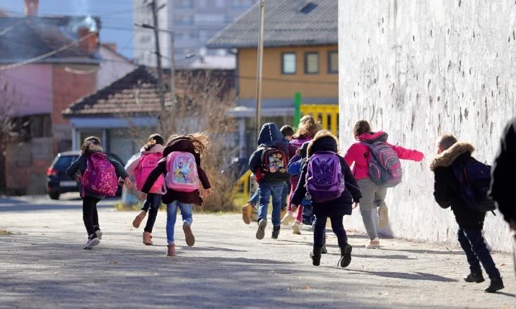  Rreth 3 mijë filloristë më pak, mbi 200 shkolla me një ndërrim: Nis viti shkollor për 238 mijë nxënës