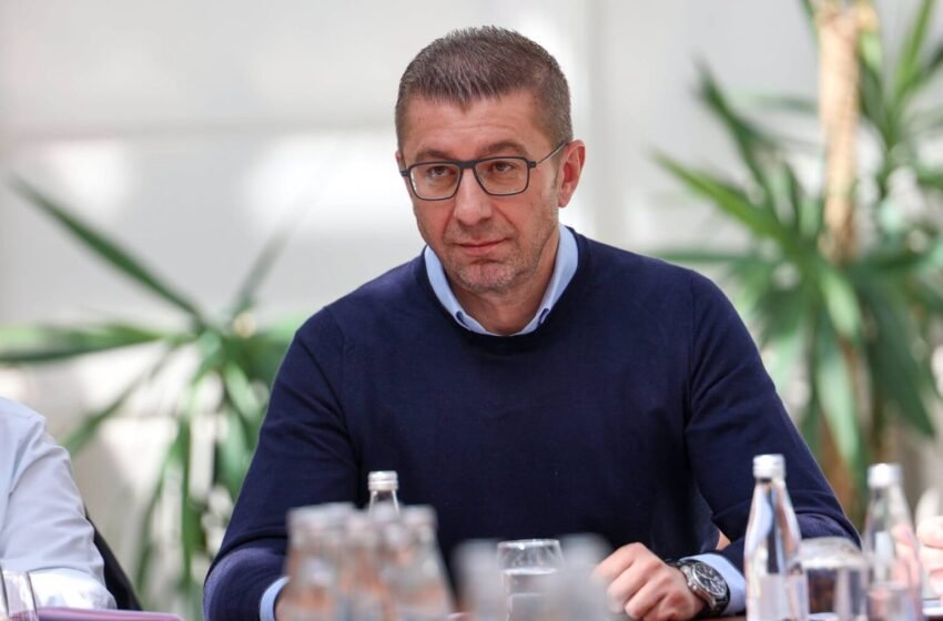  Mickoski paralajmëron rishikim të buxhetit për shkak të vrimës prej 7 miliardë denarësh